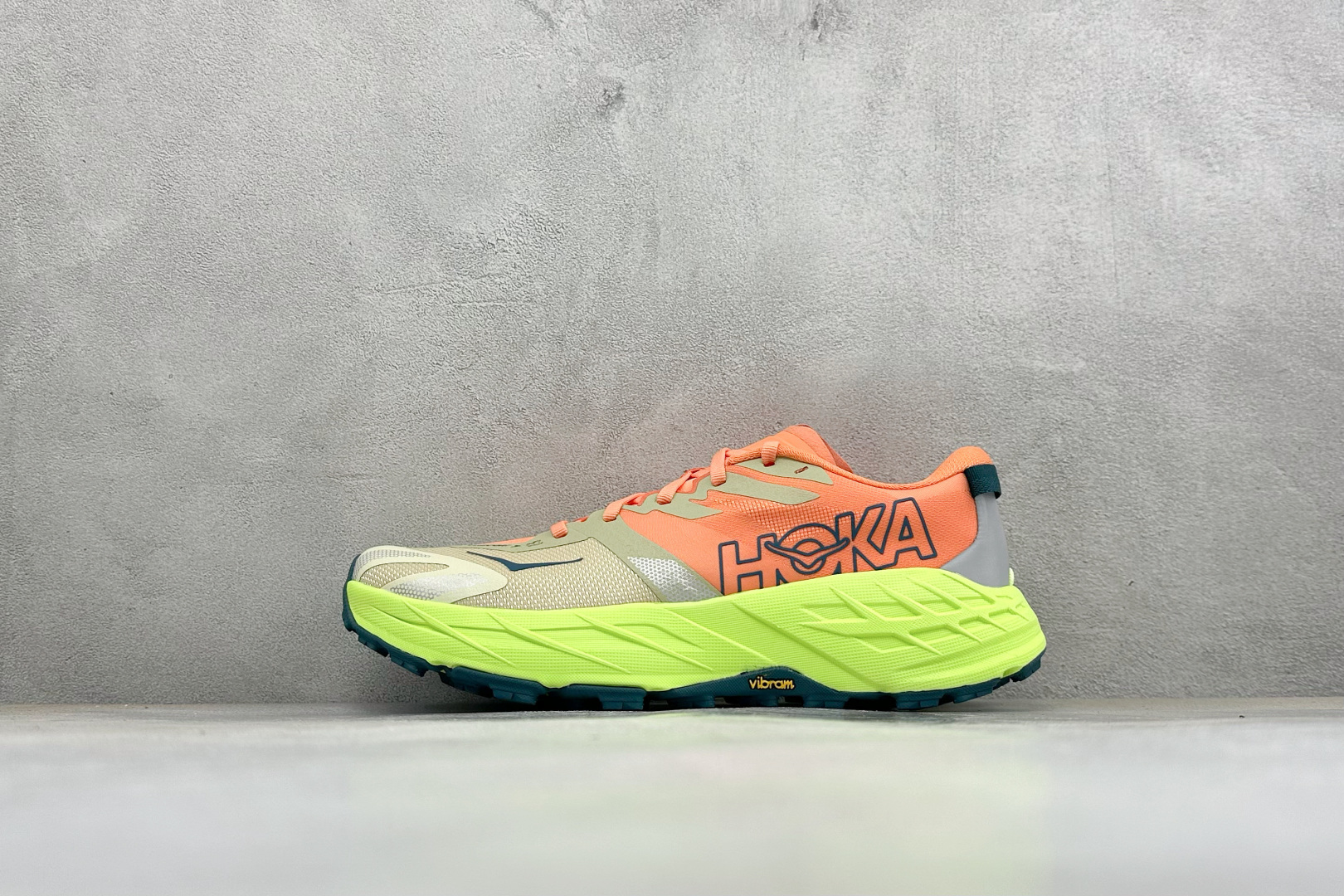 H版HOKA ONE ONE SPEEDGOAT 7 舒适百搭越野跑鞋 J-FRAME™M结构拥有专利认证，避免防过度内