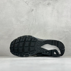 NIKE INITIATOR创始者系列 复古休闲运动舒适跑鞋 采用透气网眼鞋面和支撑覆盖层,自然运动设计的Phlyon中 NIKE INITIATOR创始者系列 复古休闲运动舒适跑鞋 采用透气网眼鞋面和支撑覆盖层,自然运动设计的Phlyon中