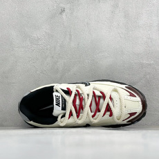 NIKE INITIATOR创始者系列 复古休闲运动舒适跑鞋 采用透气网眼鞋面和支撑覆盖层,自然运动设计的Phlyon中 NIKE INITIATOR创始者系列 复古休闲运动舒适跑鞋 采用透气网眼鞋面和支撑覆盖层,自然运动设计的Phlyon中