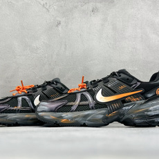 Nike V5 RNR 复古做旧 解构绑带 舒适百搭防滑耐磨 低帮跑步鞋 舒适有型适合日常穿着 该鞋款延续千禧年经典设计 Nike V5 RNR 复古做旧 解构绑带 舒适百搭防滑耐磨 低帮跑步鞋 舒适有型适合日常穿着 该鞋款延续千禧年经典设计