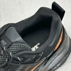 Nike V5 RNR 复古做旧 解构绑带 舒适百搭防滑耐磨 低帮跑步鞋 舒适有型适合日常穿着 该鞋款延续千禧年经典设计 Nike V5 RNR 复古做旧 解构绑带 舒适百搭防滑耐磨 低帮跑步鞋 舒适有型适合日常穿着 该鞋款延续千禧年经典设计