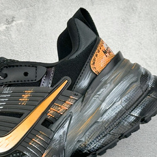 Nike V5 RNR 复古做旧 解构绑带 舒适百搭防滑耐磨 低帮跑步鞋 舒适有型适合日常穿着 该鞋款延续千禧年经典设计 Nike V5 RNR 复古做旧 解构绑带 舒适百搭防滑耐磨 低帮跑步鞋 舒适有型适合日常穿着 该鞋款延续千禧年经典设计