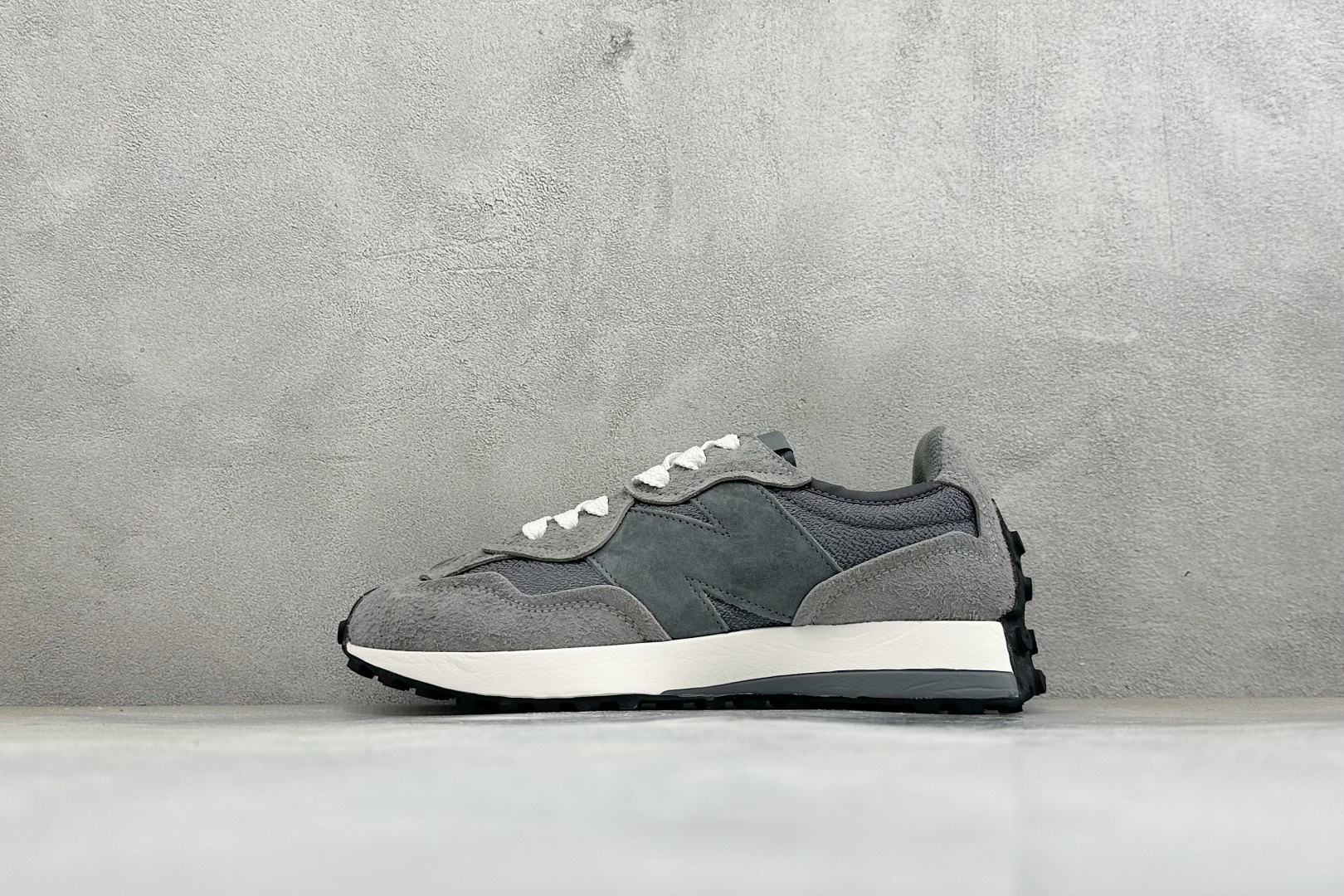 New Balance MS327系列复古休闲运动慢跑鞋 货号：U327WTG 尺码：36 37 37.5 38 38.