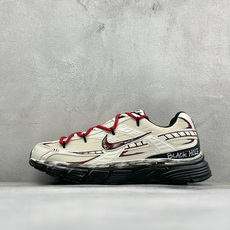 NIKE INITIATOR创始者系列 复古休闲运动舒适跑鞋 采用透气网眼鞋面和支撑覆盖层,自然运动设计的Phlyon中 NIKE INITIATOR创始者系列 复古休闲运动舒适跑鞋 采用透气网眼鞋面和支撑覆盖层,自然运动设计的Phlyon中