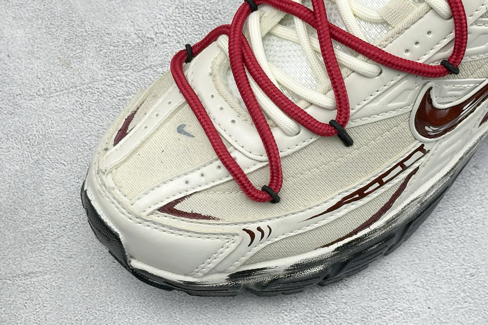 NIKE INITIATOR创始者系列 复古休闲运动舒适跑鞋 采用透气网眼鞋面和支撑覆盖层,自然运动设计的Phlyon中 NIKE INITIATOR创始者系列 复古休闲运动舒适跑鞋 采用透气网眼鞋面和支撑覆盖层,自然运动设计的Phlyon中