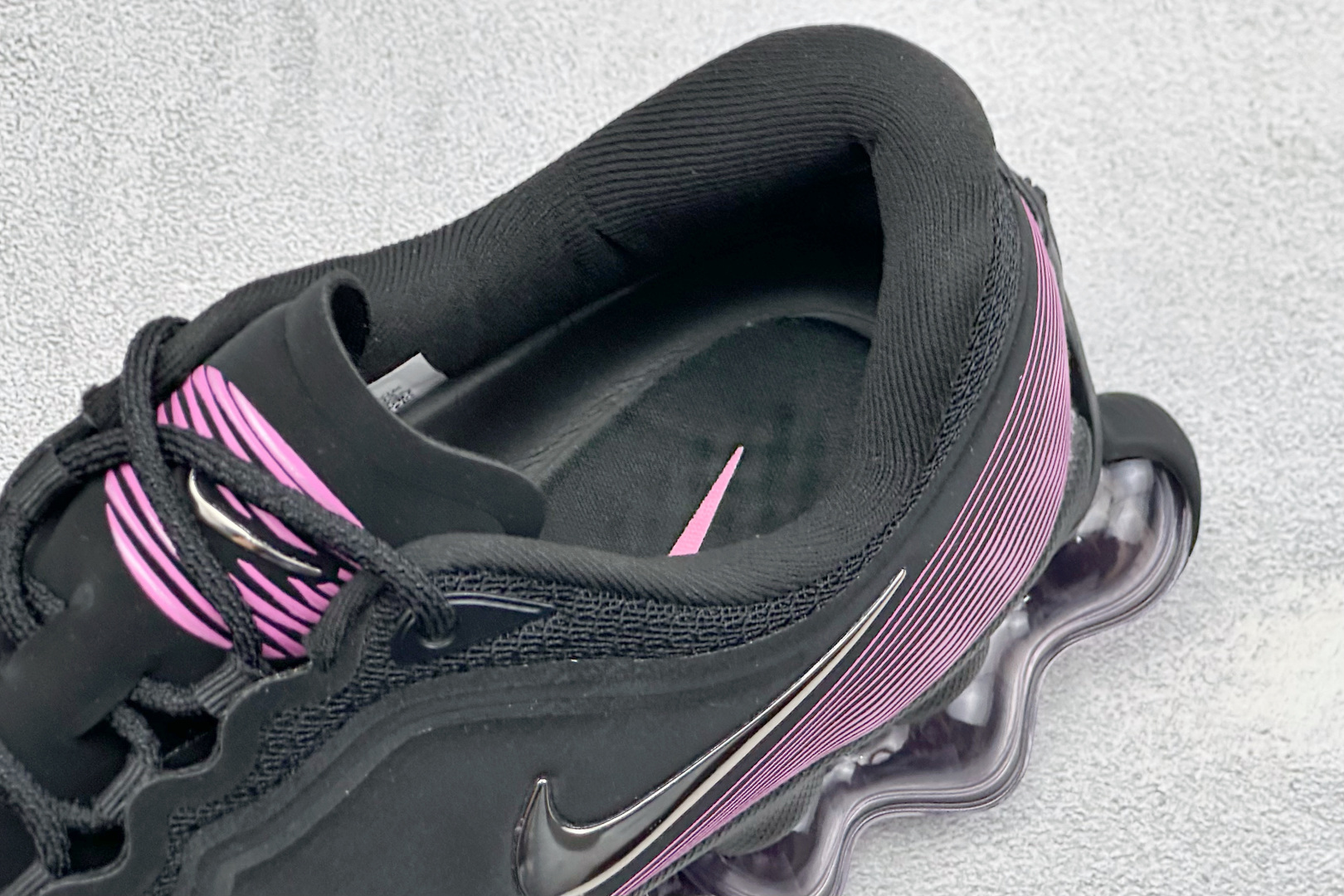 Nike Air Liquid Max 耐克气垫跑步鞋 货号：HF6334-002 尺码：36-41 