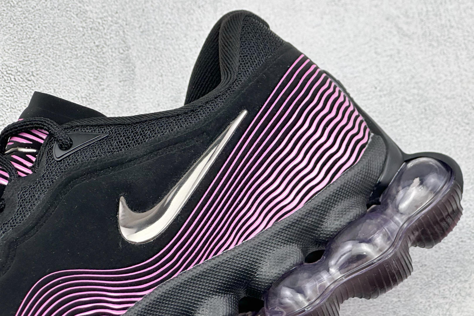 Nike Air Liquid Max 耐克气垫跑步鞋 货号：HF6334-002 尺码：36-41 