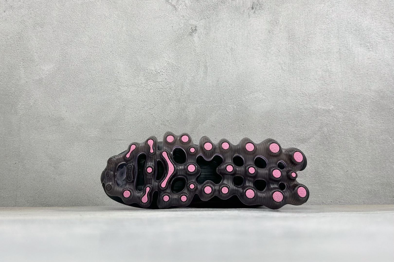 Nike Air Liquid Max 耐克气垫跑步鞋 货号：HF6334-002 尺码：36-41 