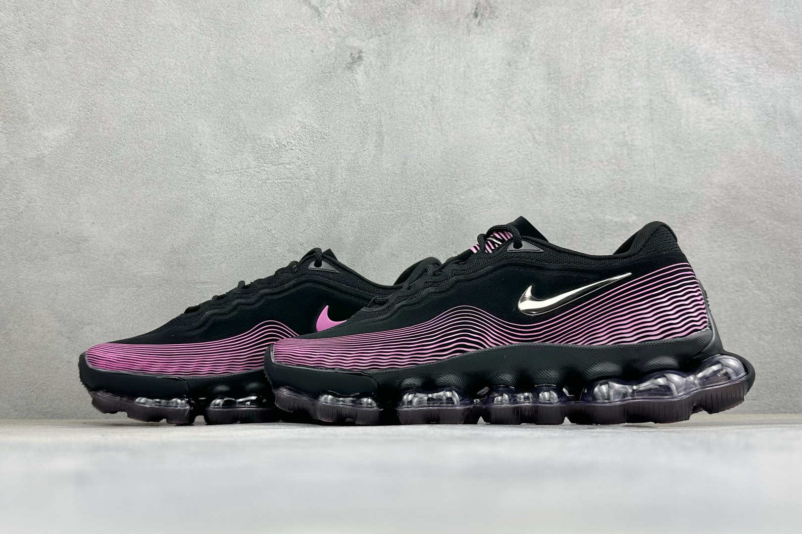Nike Air Liquid Max 耐克气垫跑步鞋 货号：HF6334-002 尺码：36-41 