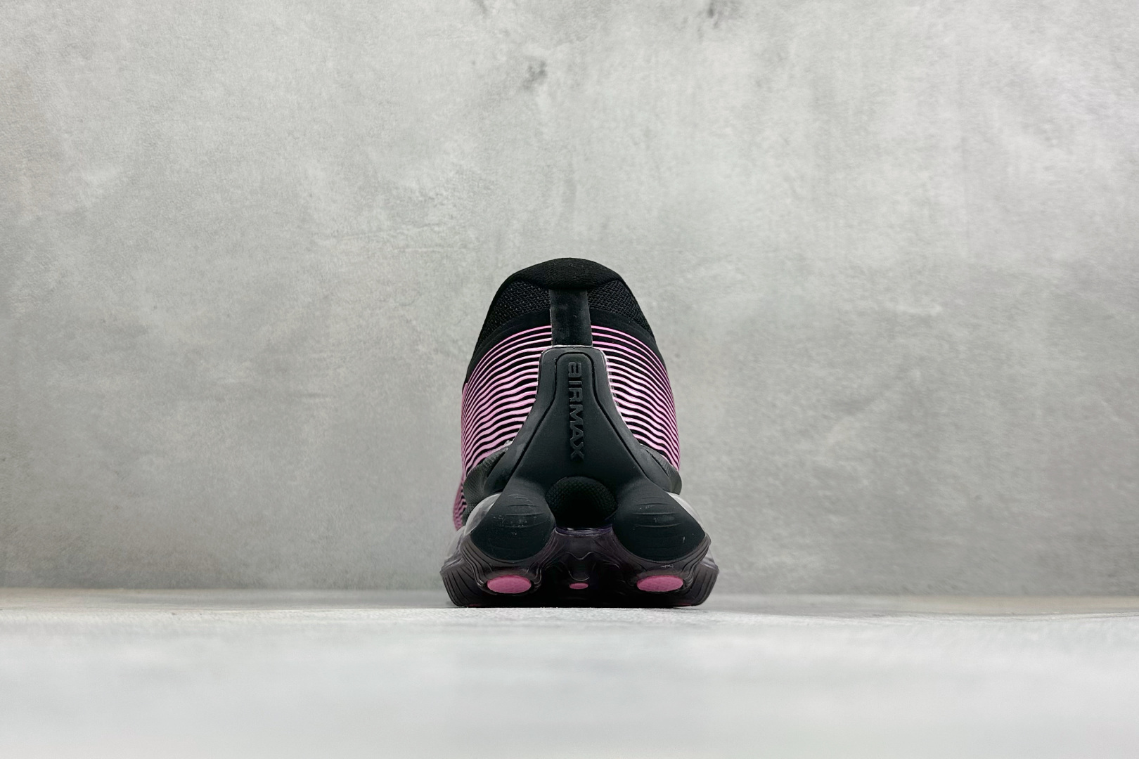 Nike Air Liquid Max 耐克气垫跑步鞋 货号：HF6334-002 尺码：36-41 