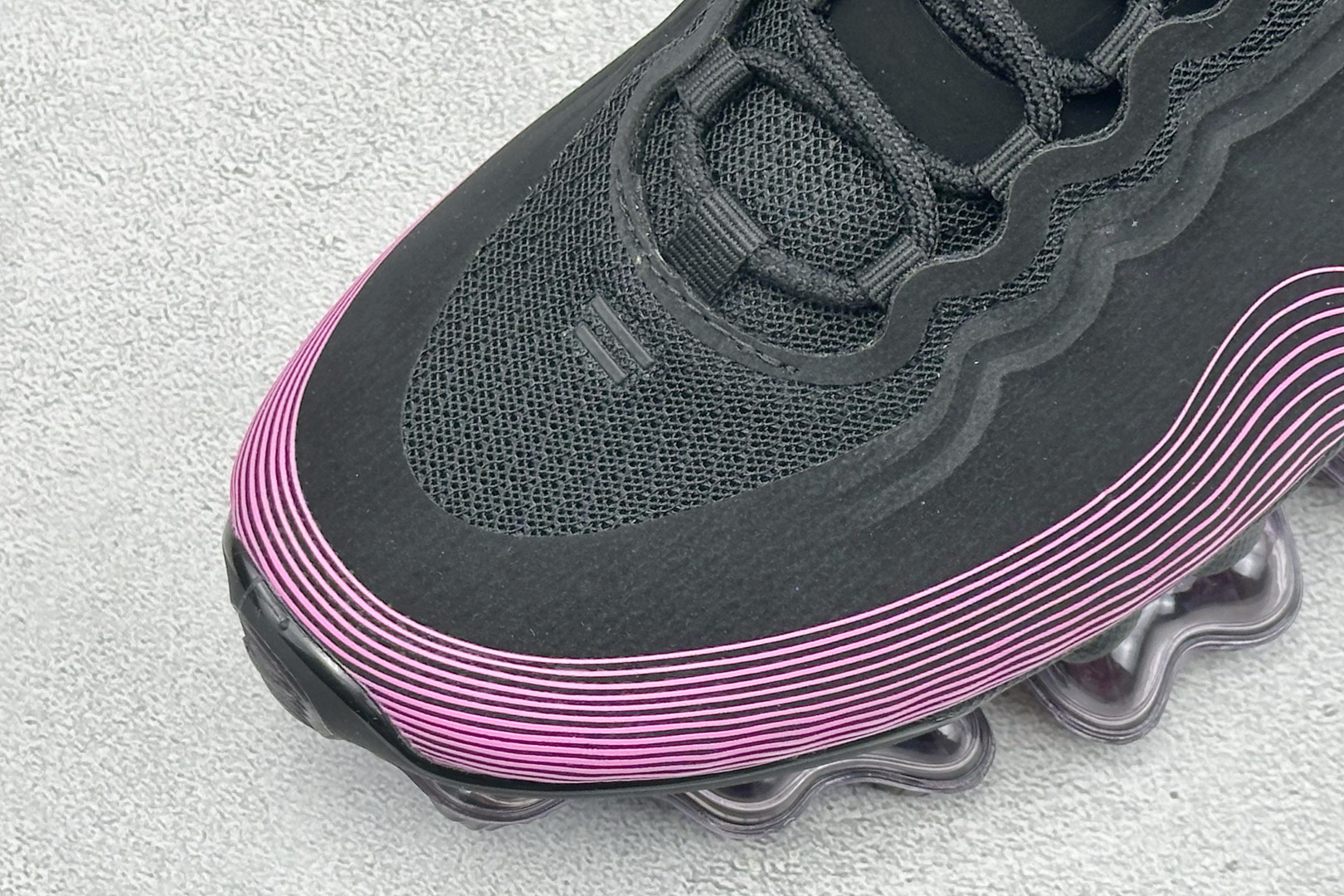 Nike Air Liquid Max 耐克气垫跑步鞋 货号：HF6334-002 尺码：36-41 