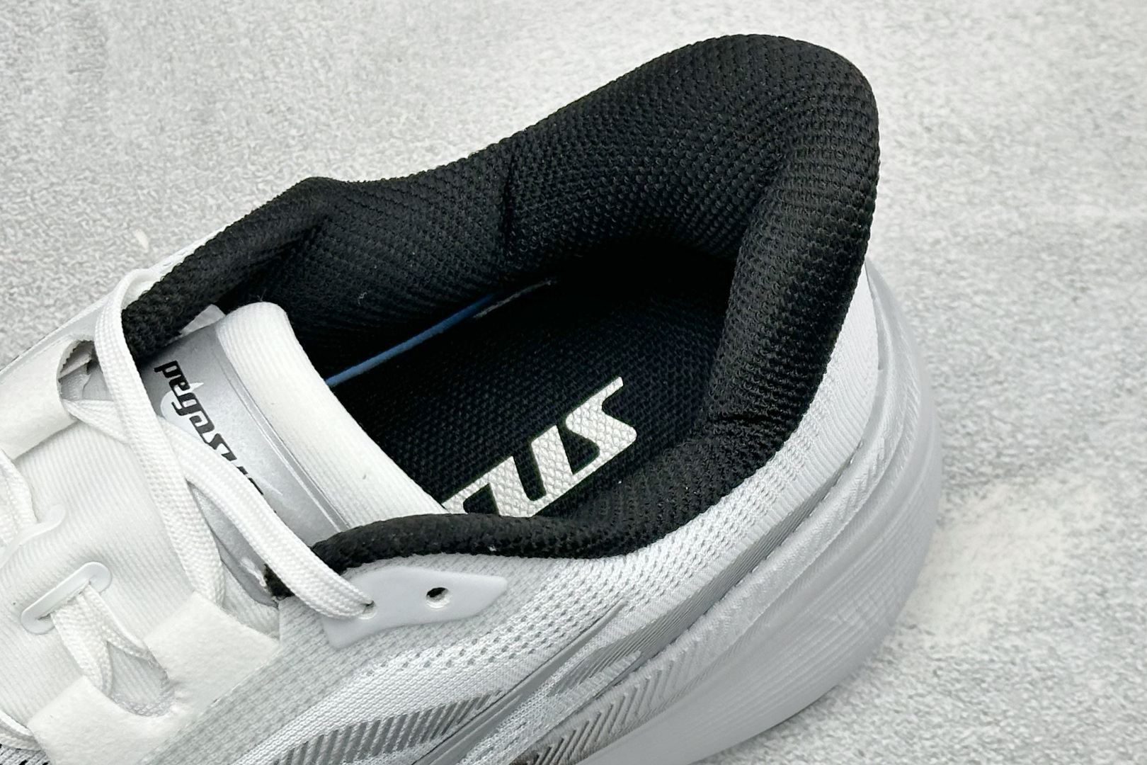 HY版Nike Air Zoom Pegasus 42 耐克网面透气轻便耐磨跑鞋 货号：II7210-100 尺码：36