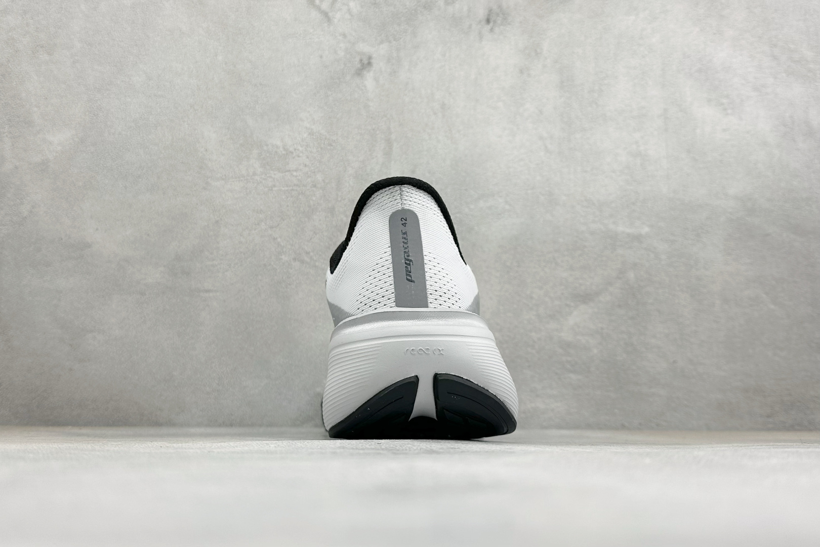 HY版Nike Air Zoom Pegasus 42 耐克网面透气轻便耐磨跑鞋 货号：II7210-100 尺码：36