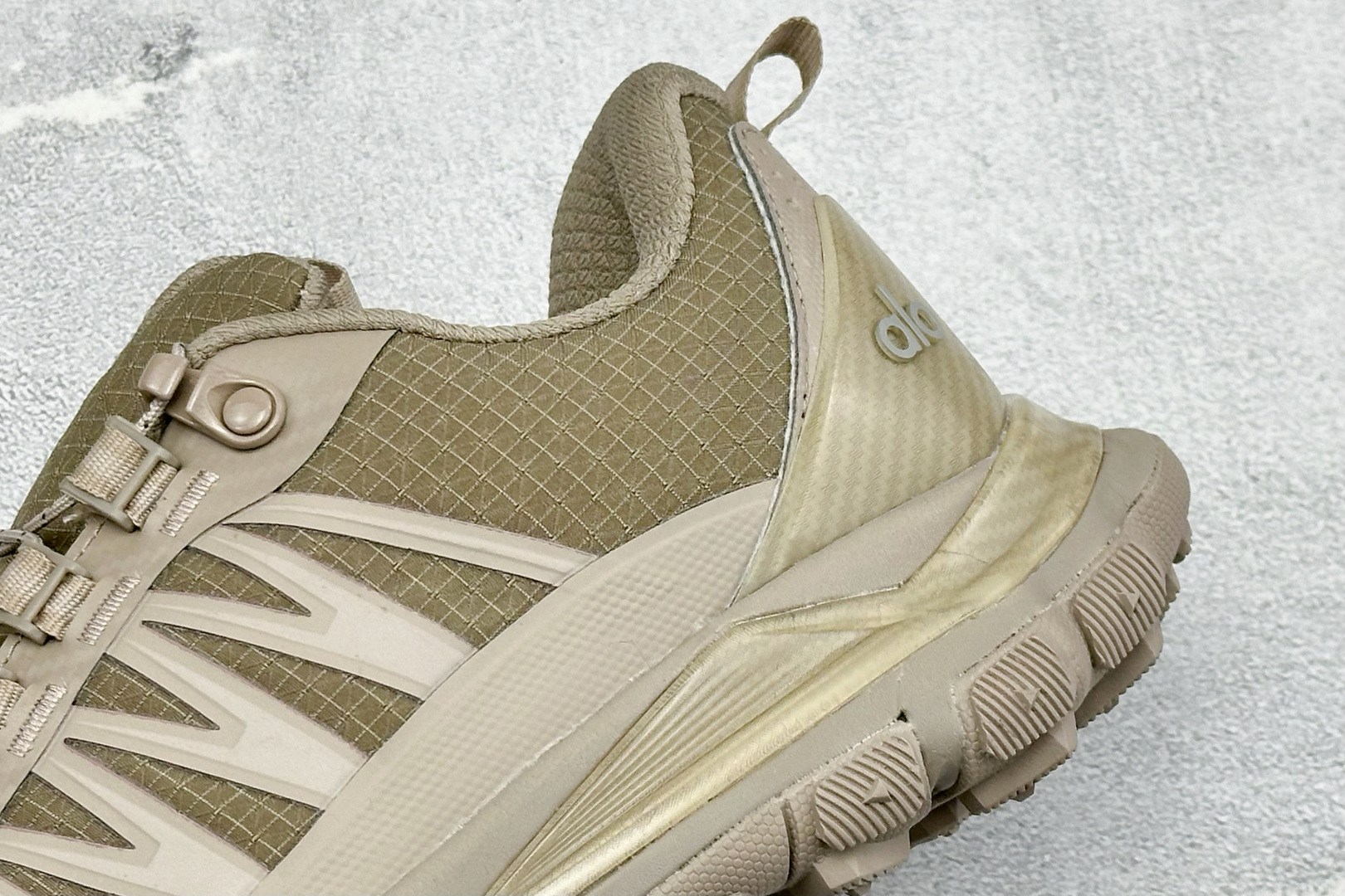ALO TRAIL RUNNING SHOES 舒适简约防滑耐磨低帮休闲板鞋 Alo Yoga于2007年创立于洛杉矶 ALO TRAIL RUNNING SHOES 舒适简约防滑耐磨低帮休闲板鞋 Alo Yoga于2007年创立于洛杉矶