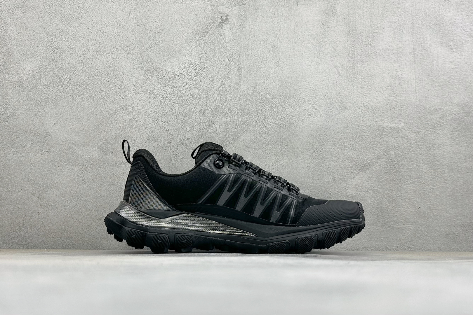 ALO TRAIL RUNNING SHOES 舒适简约防滑耐磨低帮休闲板鞋 Alo Yoga于2007年创立于洛杉矶 ALO TRAIL RUNNING SHOES 舒适简约防滑耐磨低帮休闲板鞋 Alo Yoga于2007年创立于洛杉矶