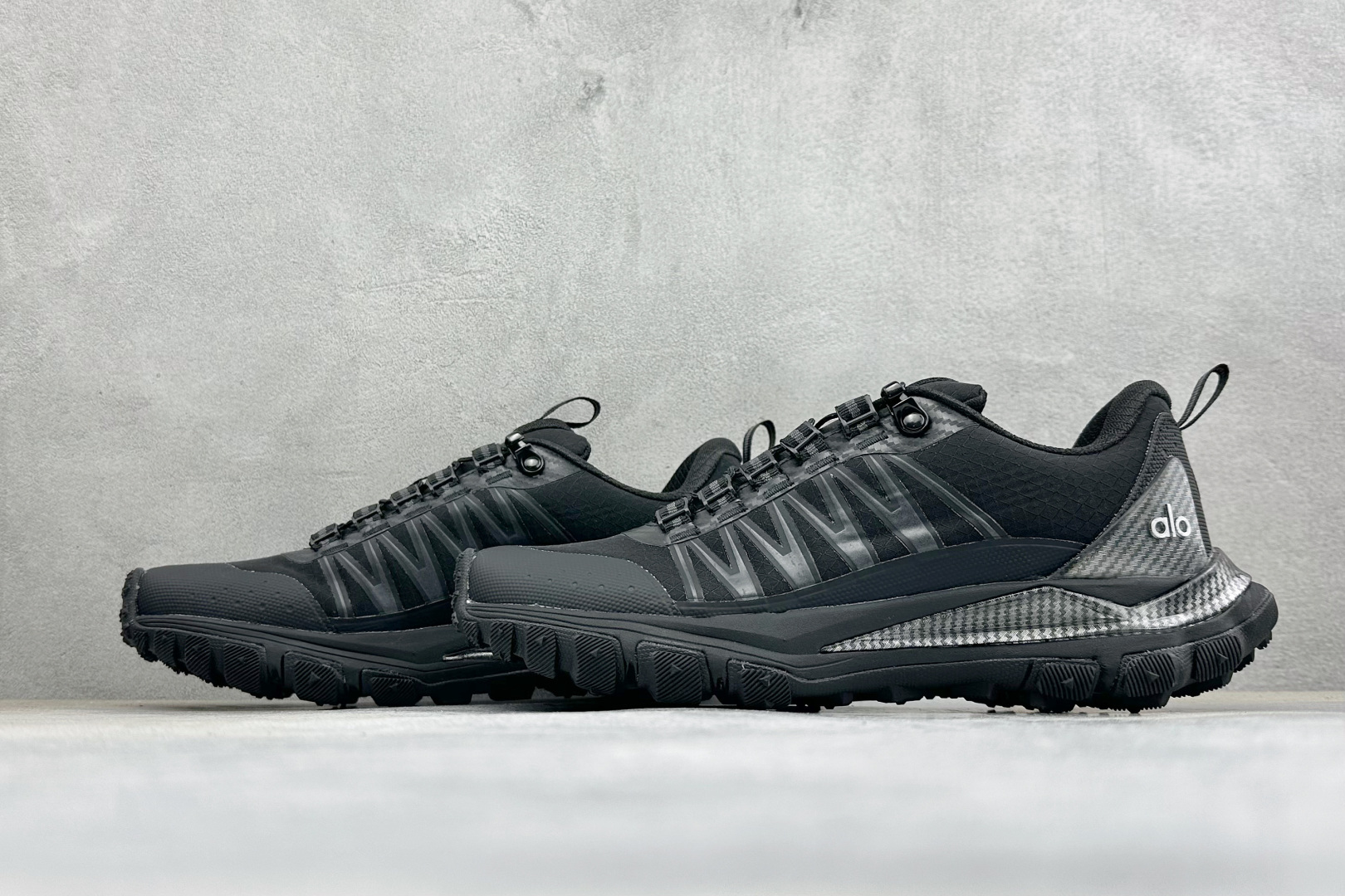 ALO TRAIL RUNNING SHOES 舒适简约防滑耐磨低帮休闲板鞋 Alo Yoga于2007年创立于洛杉矶 ALO TRAIL RUNNING SHOES 舒适简约防滑耐磨低帮休闲板鞋 Alo Yoga于2007年创立于洛杉矶