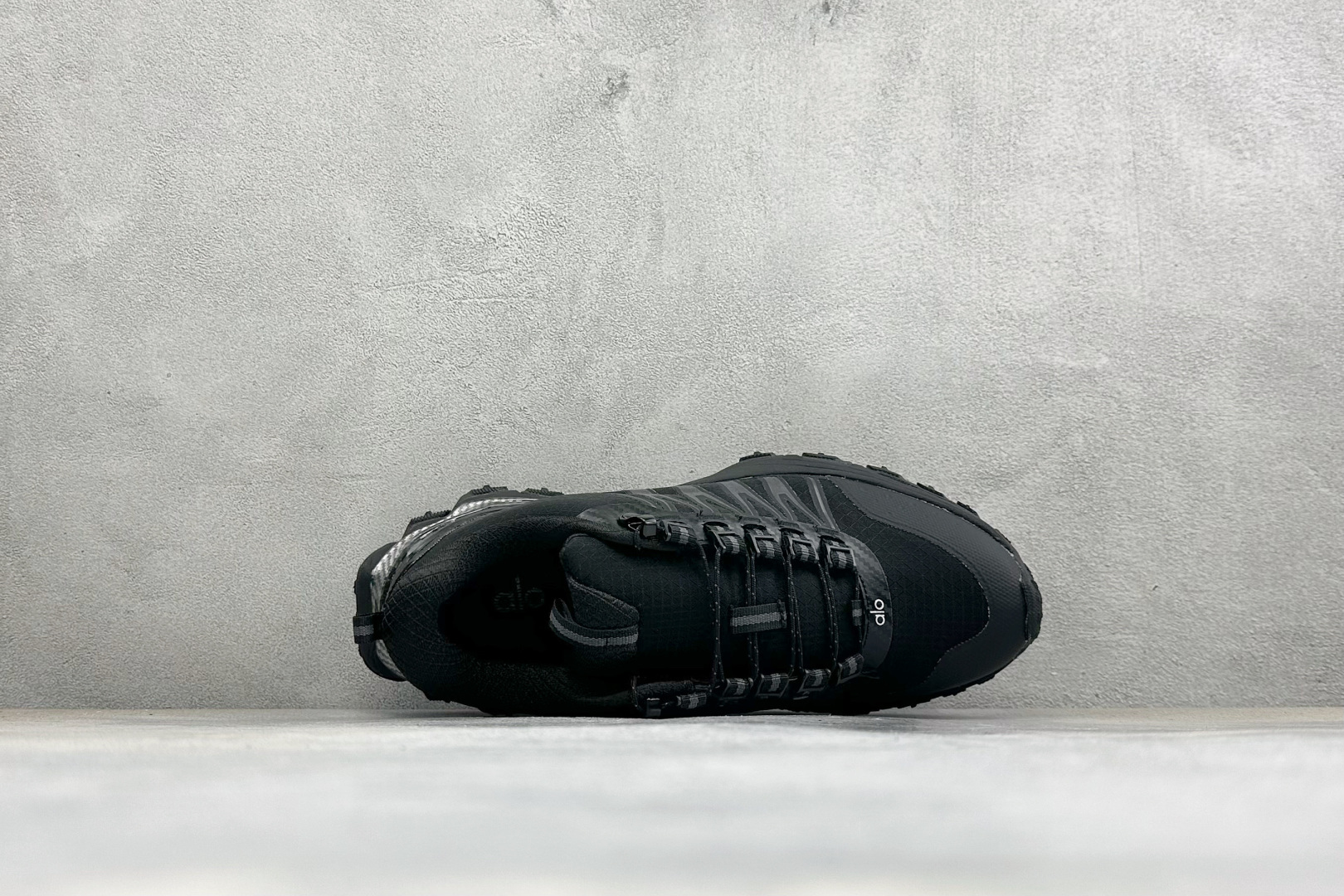 ALO TRAIL RUNNING SHOES 舒适简约防滑耐磨低帮休闲板鞋 Alo Yoga于2007年创立于洛杉矶 ALO TRAIL RUNNING SHOES 舒适简约防滑耐磨低帮休闲板鞋 Alo Yoga于2007年创立于洛杉矶