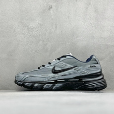 NIKE INITIATOR创始者系列 复古休闲运动舒适跑鞋 采用透气网眼鞋面和支撑覆盖层,自然运动设计的Phlyon中 NIKE INITIATOR创始者系列 复古休闲运动舒适跑鞋 采用透气网眼鞋面和支撑覆盖层,自然运动设计的Phlyon中