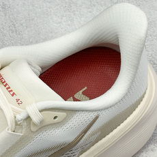 Nike Zoom Pegasus 42 减震防滑耐磨透气 低帮跑步鞋 兼顾迅疾外观和稳固脚感 后跟覆面和中足动态支撑巧 Nike Zoom Pegasus 42 减震防滑耐磨透气 低帮跑步鞋 兼顾迅疾外观和稳固脚感 后跟覆面和中足动态支撑巧