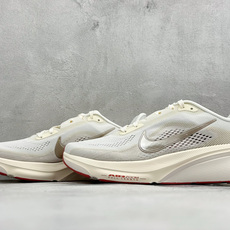 Nike Zoom Pegasus 42 减震防滑耐磨透气 低帮跑步鞋 兼顾迅疾外观和稳固脚感 后跟覆面和中足动态支撑巧 Nike Zoom Pegasus 42 减震防滑耐磨透气 低帮跑步鞋 兼顾迅疾外观和稳固脚感 后跟覆面和中足动态支撑巧