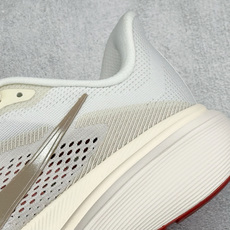 Nike Zoom Pegasus 42 减震防滑耐磨透气 低帮跑步鞋 兼顾迅疾外观和稳固脚感 后跟覆面和中足动态支撑巧 Nike Zoom Pegasus 42 减震防滑耐磨透气 低帮跑步鞋 兼顾迅疾外观和稳固脚感 后跟覆面和中足动态支撑巧