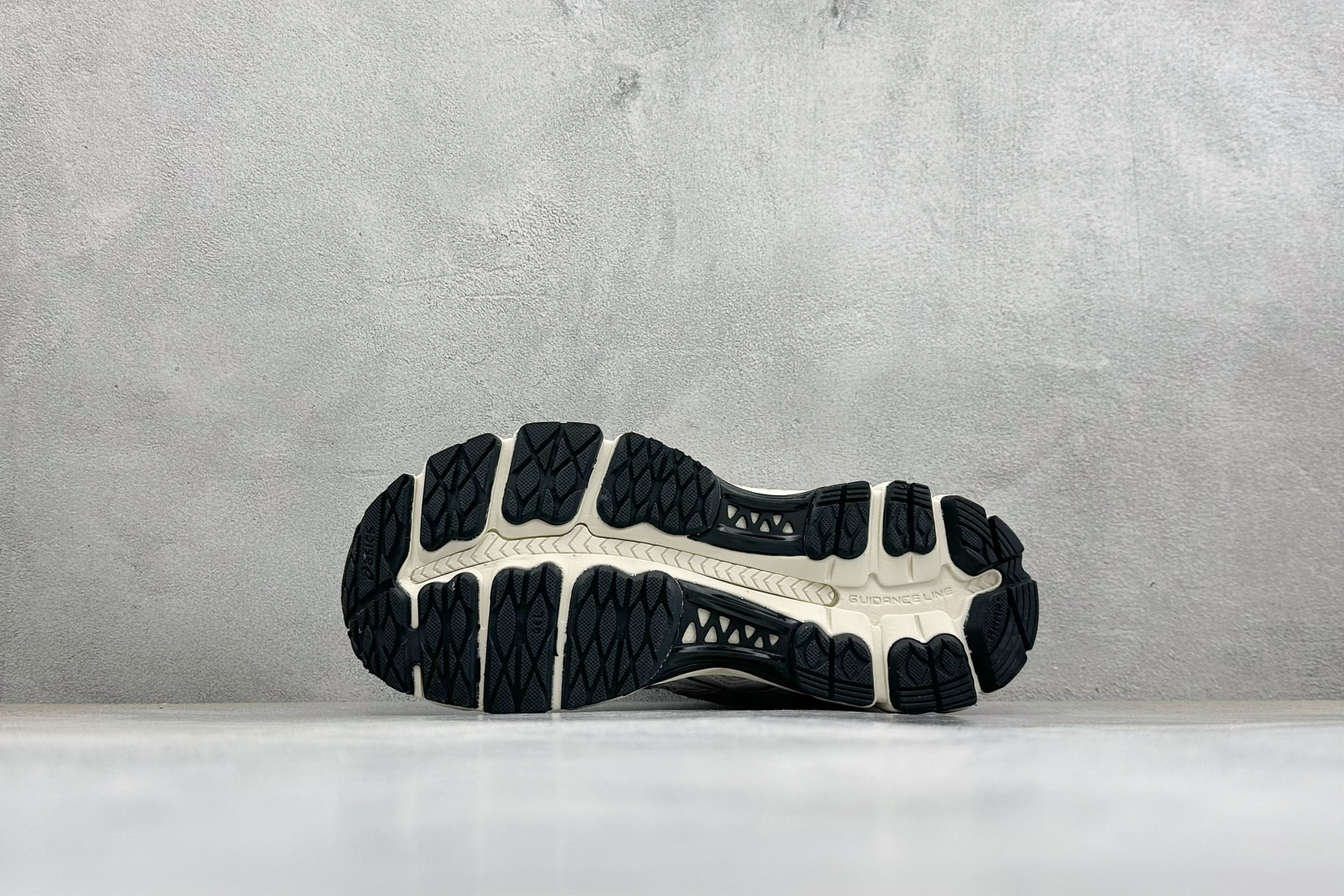 Asics Gel-Kayano 12.1 “Light Sage” 亚瑟士运动舒适防滑透气低帮跑步鞋 货号：1203A