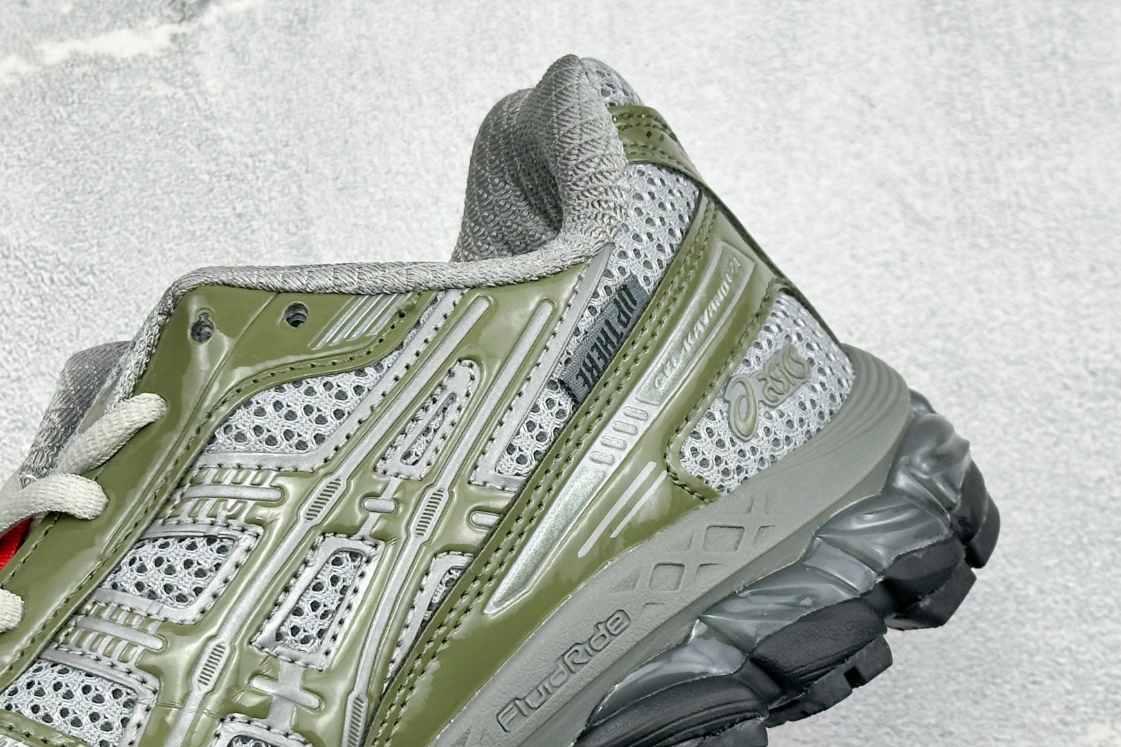 Asics Gel-Kayano 12.1 “Light Sage” 亚瑟士运动舒适防滑透气低帮跑步鞋  货号：1203