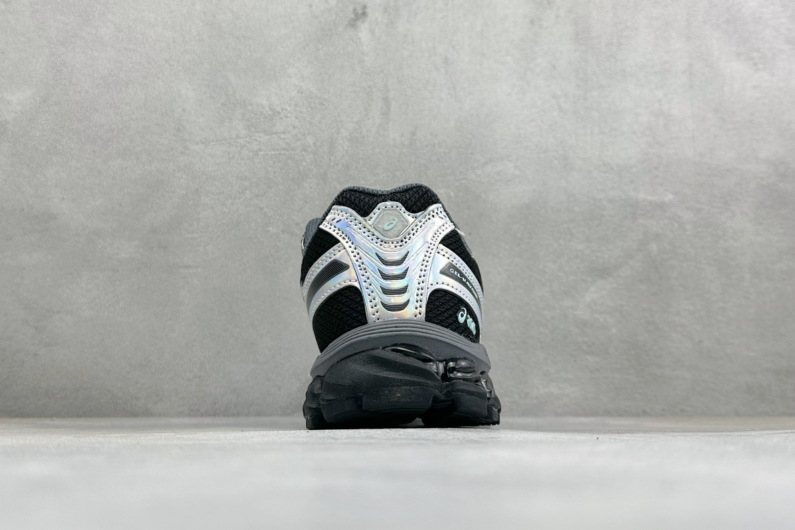 Asics Gel-Kayano 12.1 “Light Sage” 亚瑟士运动舒适防滑透气低帮跑步鞋 货号：1203A