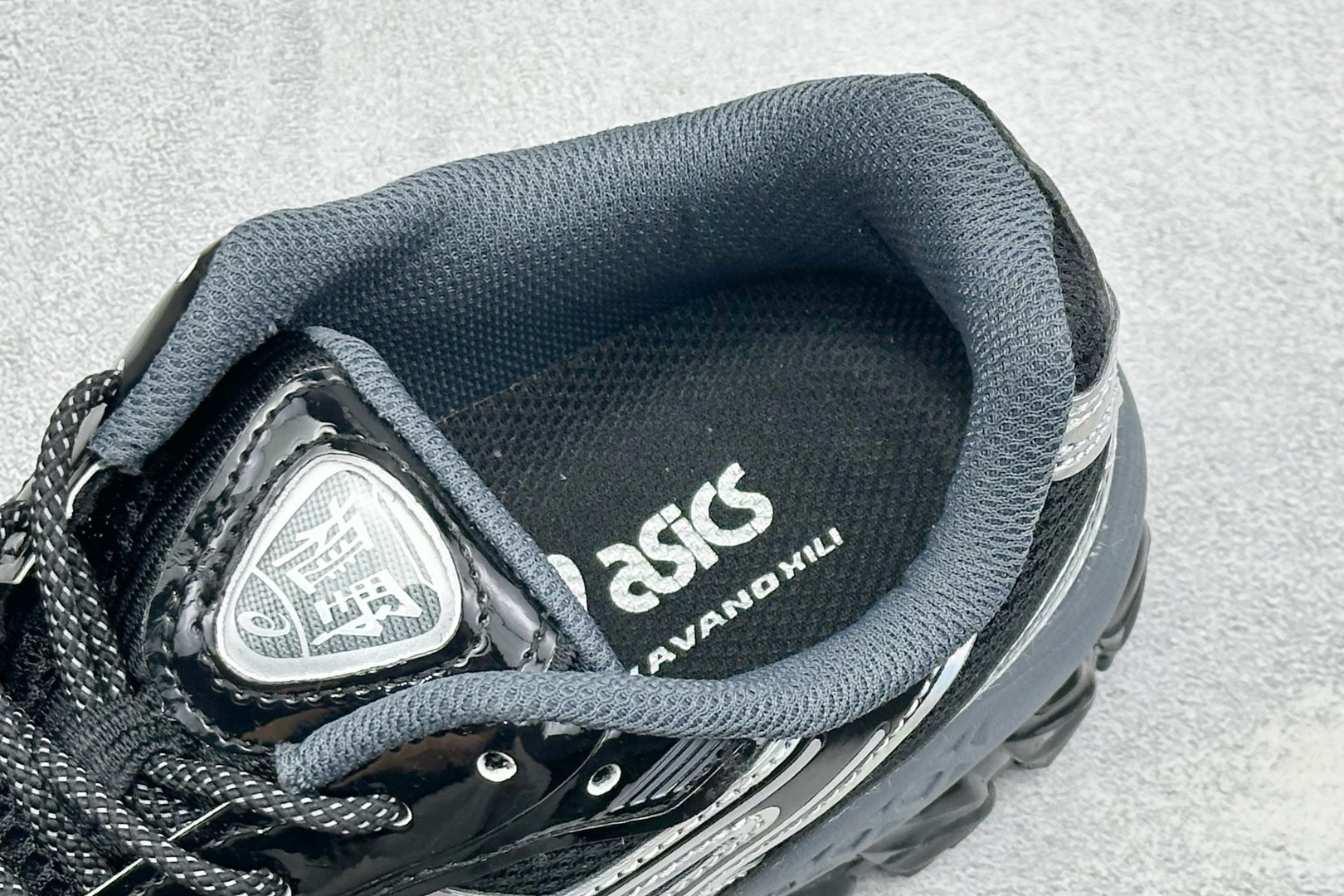 Asics Gel-Kayano 12.1 “Light Sage” 亚瑟士运动舒适防滑透气低帮跑步鞋 货号：1203A