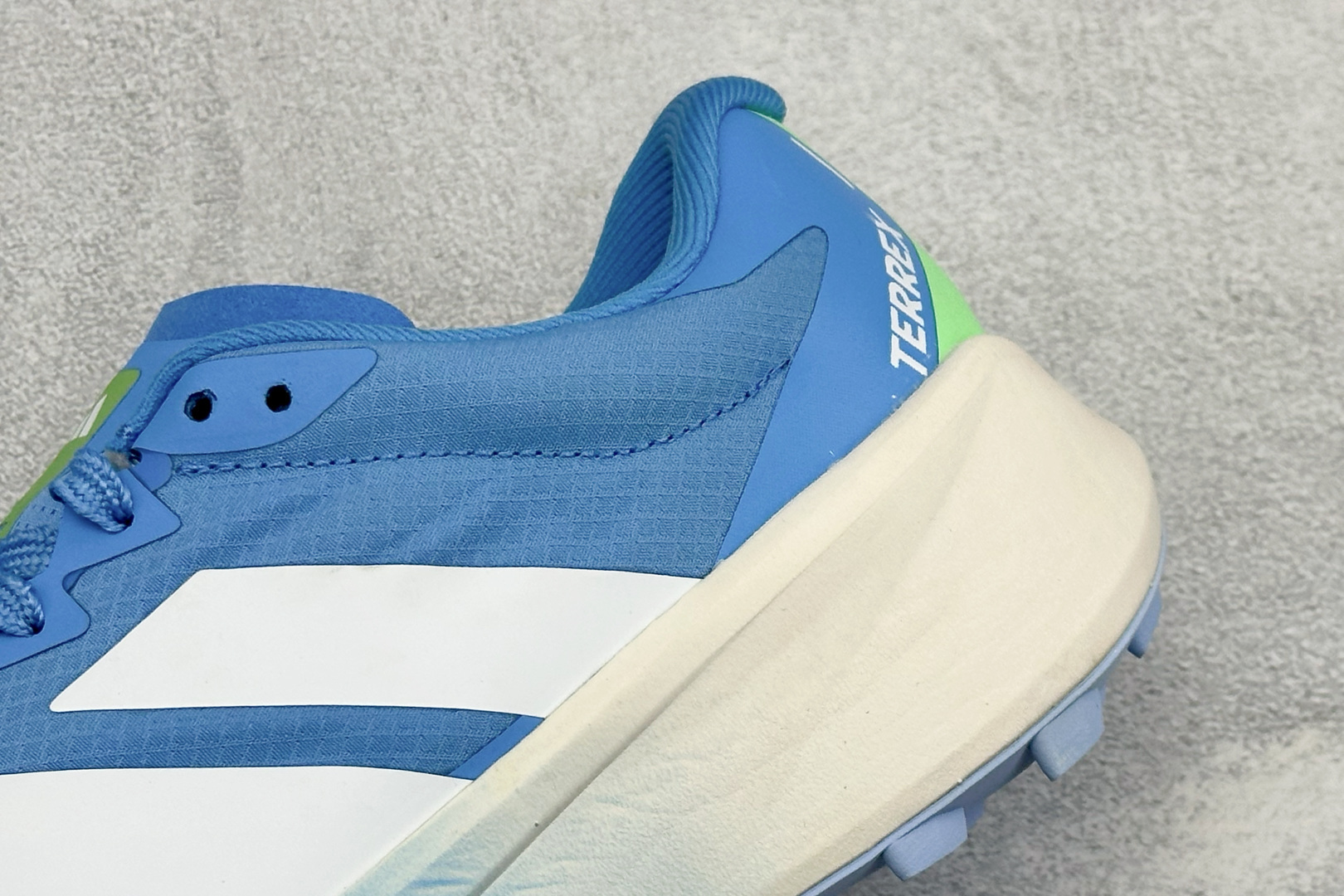 Adidas Terrex Agravic 4 阿迪达斯 系带缓震轻质 舒适百搭 低帮马拉松运动跑步鞋 货号: KJ12
