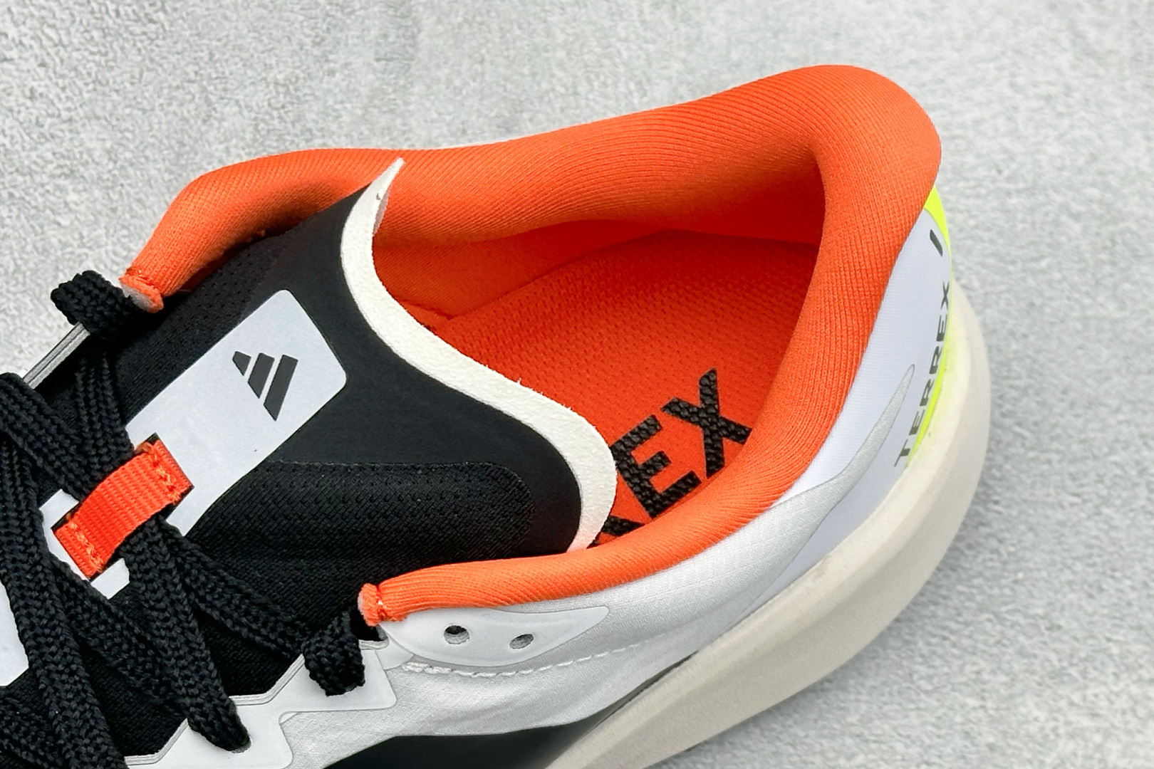 Adidas Terrex Agravic 4 阿迪达斯 系带缓震轻质 舒适百搭 低帮马拉松运动跑步鞋 货号: KJ88