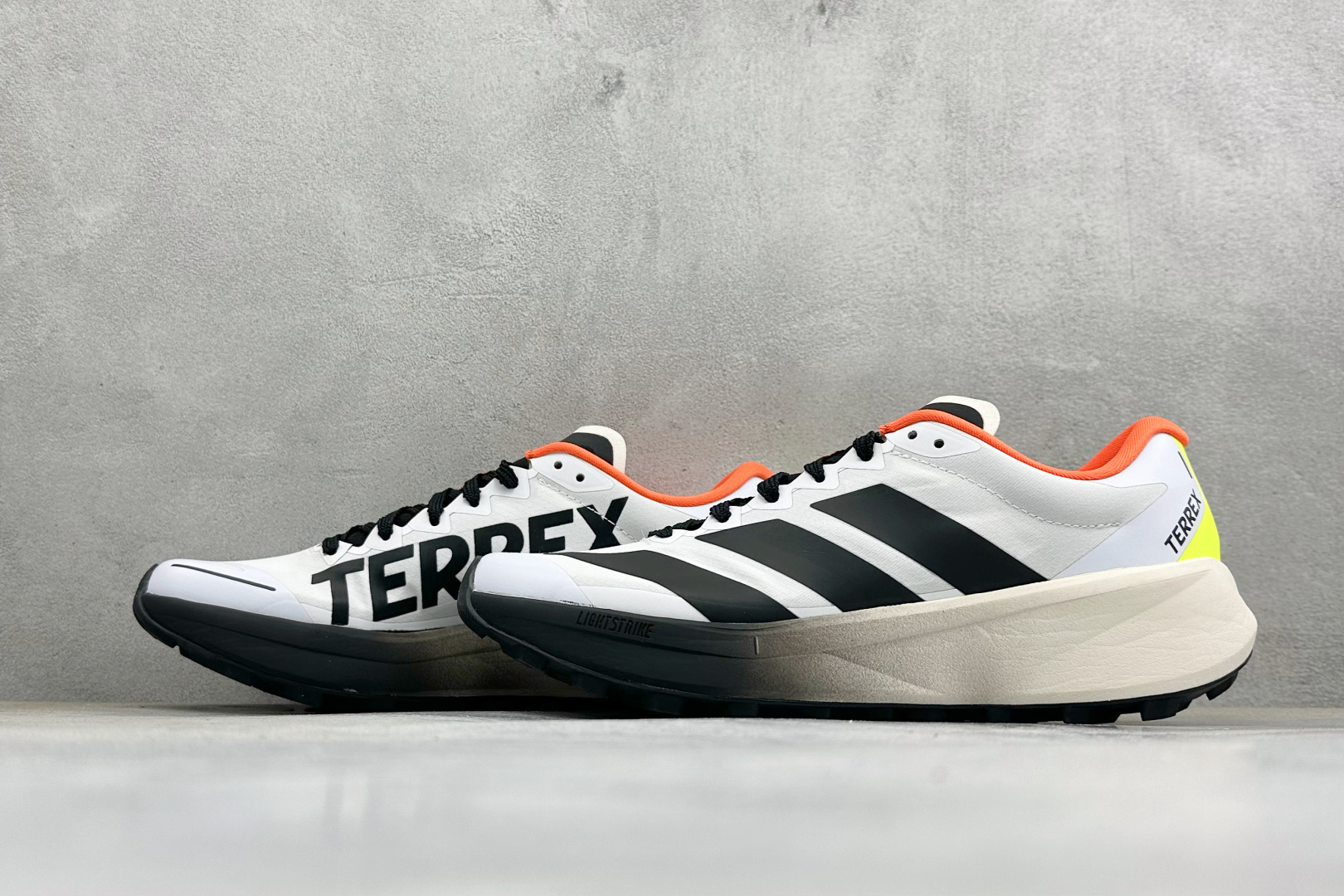 Adidas Terrex Agravic 4 阿迪达斯 系带缓震轻质 舒适百搭 低帮马拉松运动跑步鞋 货号: KJ88