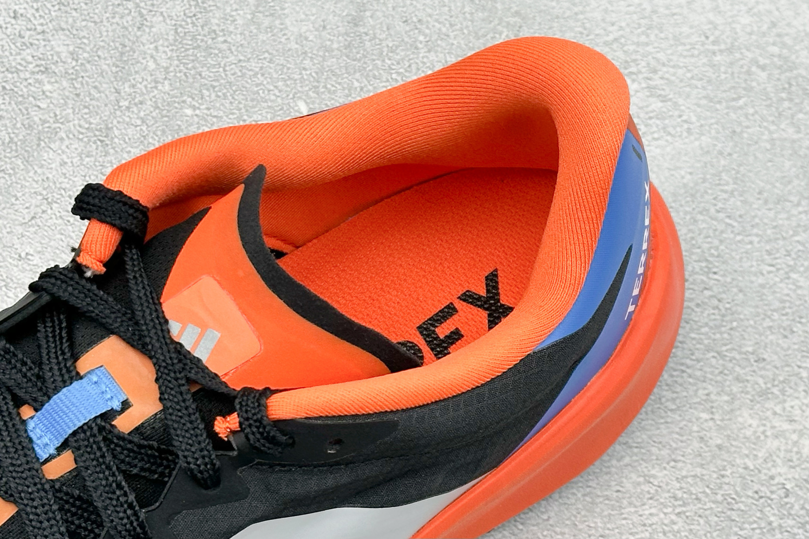 Adidas Terrex Agravic 4 阿迪达斯 系带缓震轻质 舒适百搭 低帮马拉松运动跑步鞋 货号: KJ12