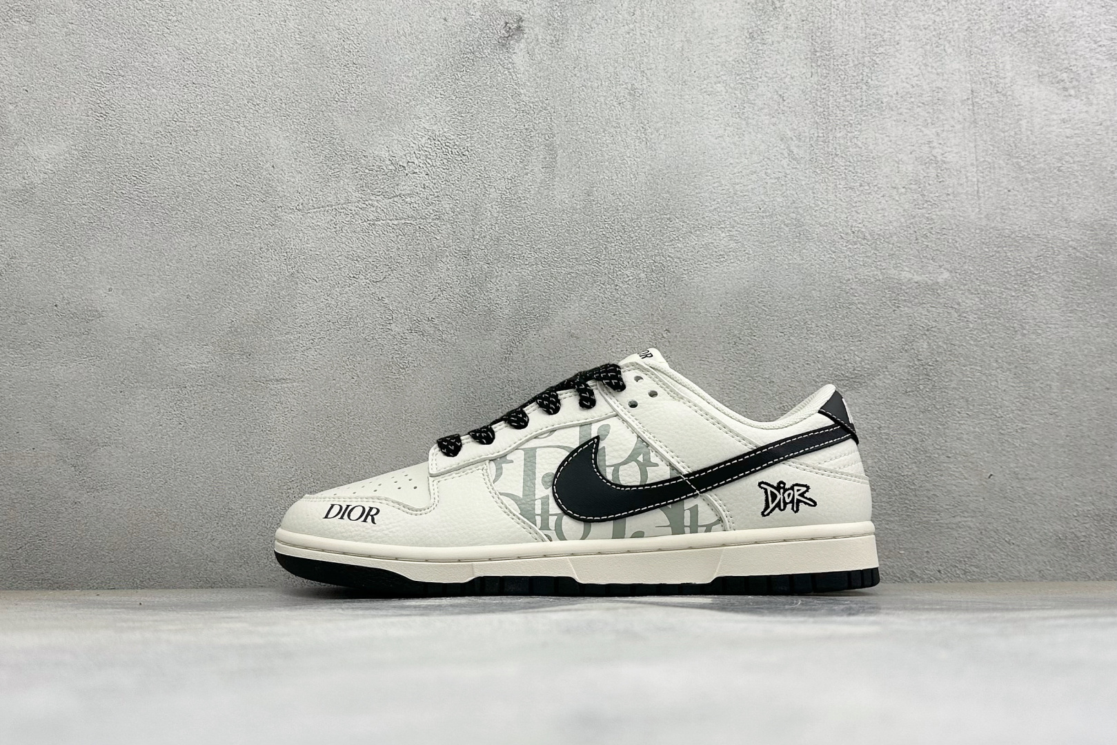 福利特价 Nike Dunk Low Retro 联名 周年高端定制 低帮休闲板鞋 #定制鞋盒 大厂纯原品质出货 超高清 福利特价 Nike Dunk Low Retro 联名 周年高端定制 低帮休闲板鞋 #定制鞋盒 大厂纯原品质出货 超高清