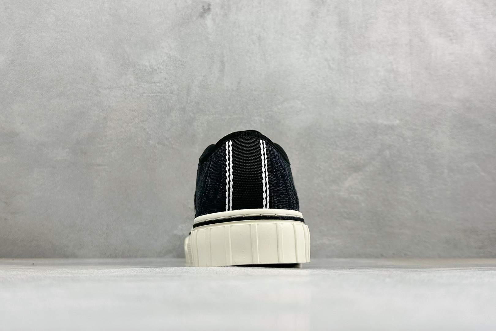 DIOR迪奥 Hooper 绒面革拼接 平底系带 低帮 贝壳头帆布鞋 经典老花真的永不过时✨ Dior Walk’n’D DIOR迪奥 Hooper 绒面革拼接 平底系带 低帮 贝壳头帆布鞋 经典老花真的永不过时✨ Dior Walk’n’D