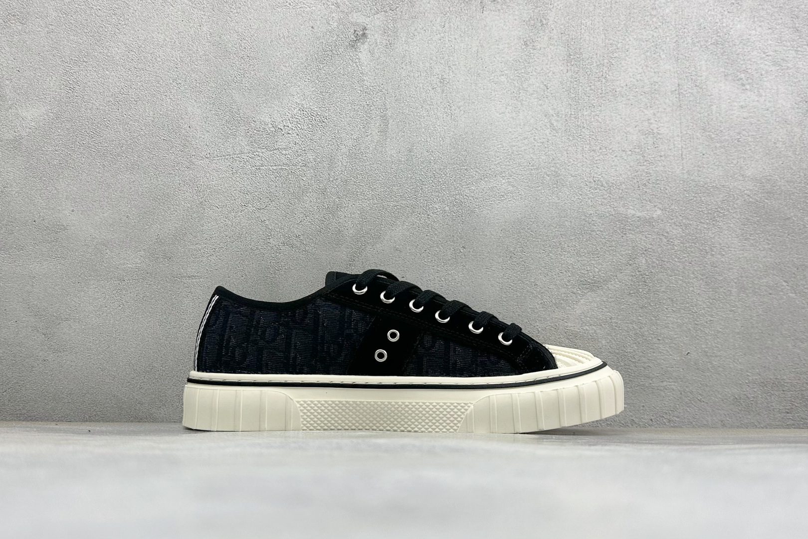 DIOR迪奥 Hooper 绒面革拼接 平底系带 低帮 贝壳头帆布鞋 经典老花真的永不过时✨ Dior Walk’n’D DIOR迪奥 Hooper 绒面革拼接 平底系带 低帮 贝壳头帆布鞋 经典老花真的永不过时✨ Dior Walk’n’D