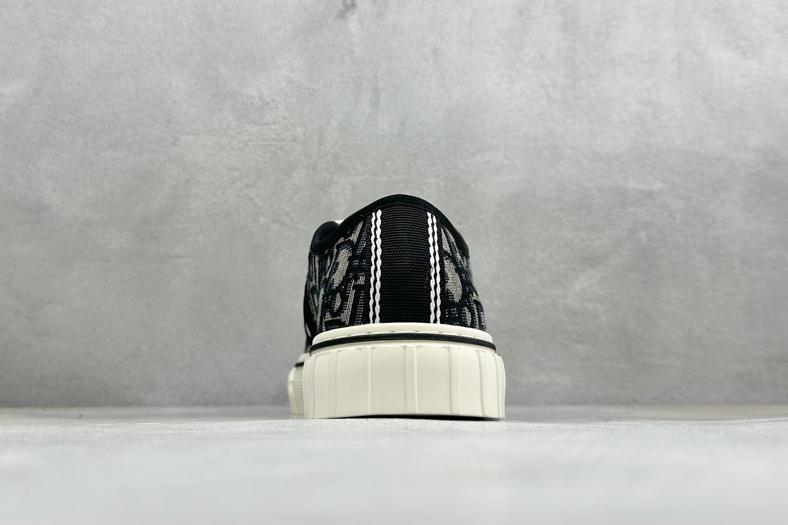 DIOR迪奥 Hooper 绒面革拼接 平底系带 低帮 贝壳头帆布鞋 经典老花真的永不过时✨ Dior Walk’n’D DIOR迪奥 Hooper 绒面革拼接 平底系带 低帮 贝壳头帆布鞋 经典老花真的永不过时✨ Dior Walk’n’D