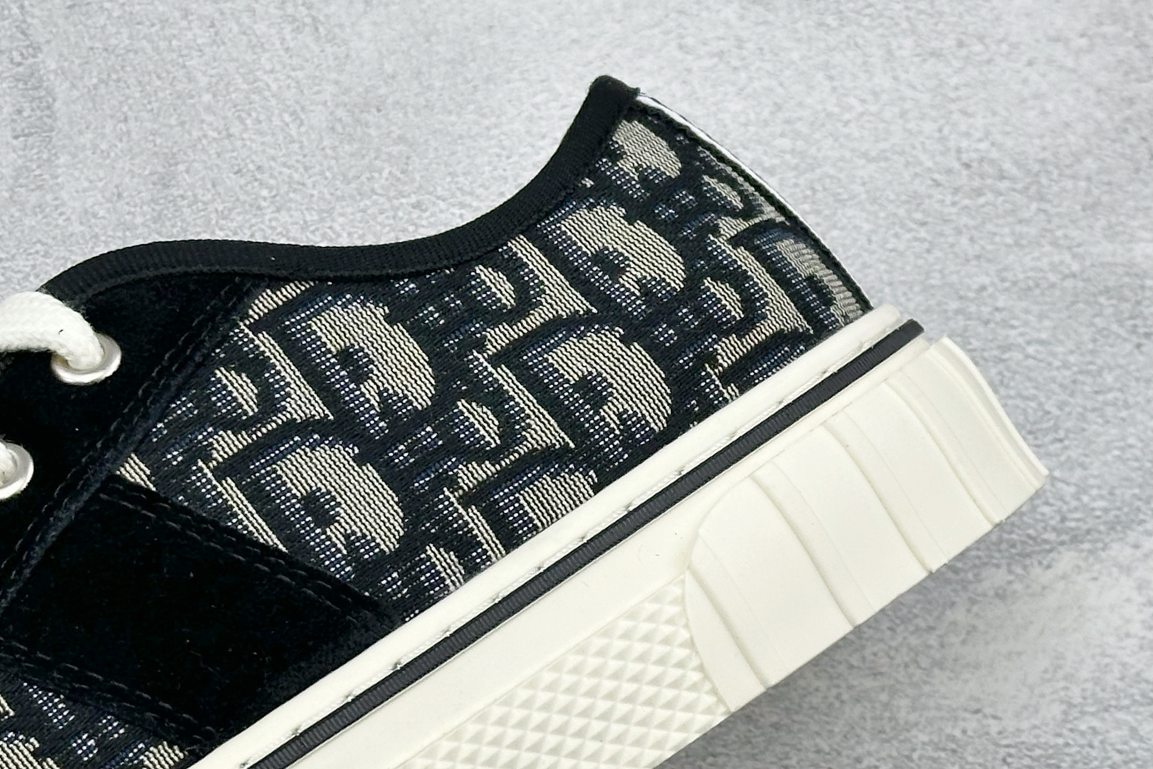 DIOR迪奥 Hooper 绒面革拼接 平底系带 低帮 贝壳头帆布鞋 经典老花真的永不过时✨ Dior Walk’n’D DIOR迪奥 Hooper 绒面革拼接 平底系带 低帮 贝壳头帆布鞋 经典老花真的永不过时✨ Dior Walk’n’D