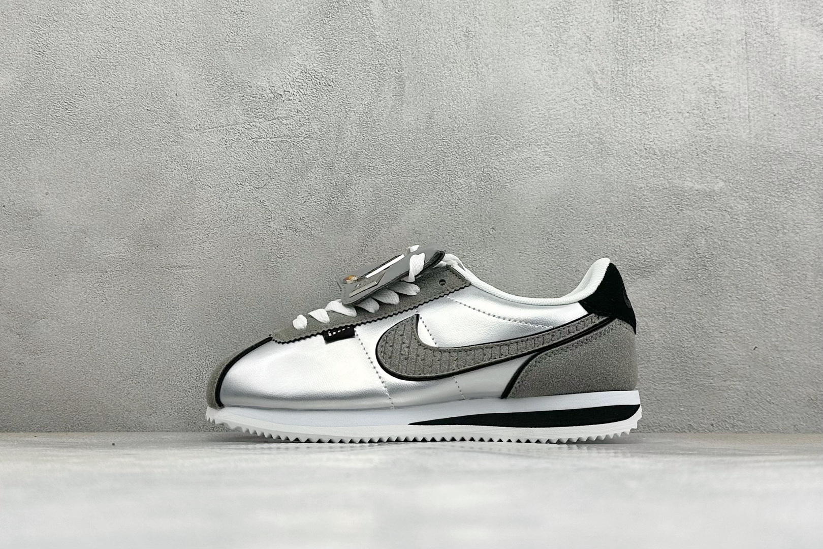 福利特价 Nike Classic Cortez经典轻便舒适 阿甘休闲跑鞋 纯粹而执着的精神 使得Cortez种在了一代 福利特价 Nike Classic Cortez经典轻便舒适 阿甘休闲跑鞋 纯粹而执着的精神 使得Cortez种在了一代