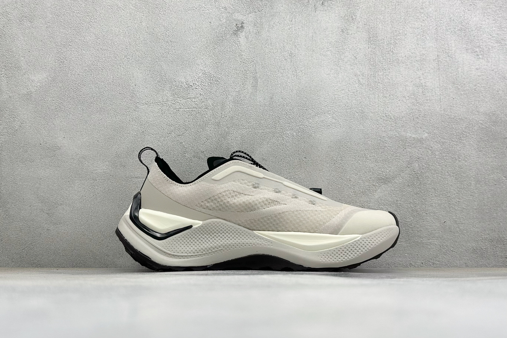Adidas Holo Peak 阿迪达斯 防滑运动 舒适贴合 低帮越野跑鞋 货号: KZ9988 尺码: 36 36. Adidas Holo Peak 阿迪达斯 防滑运动 舒适贴合 低帮越野跑鞋 货号: KZ9988 尺码: 36 36.