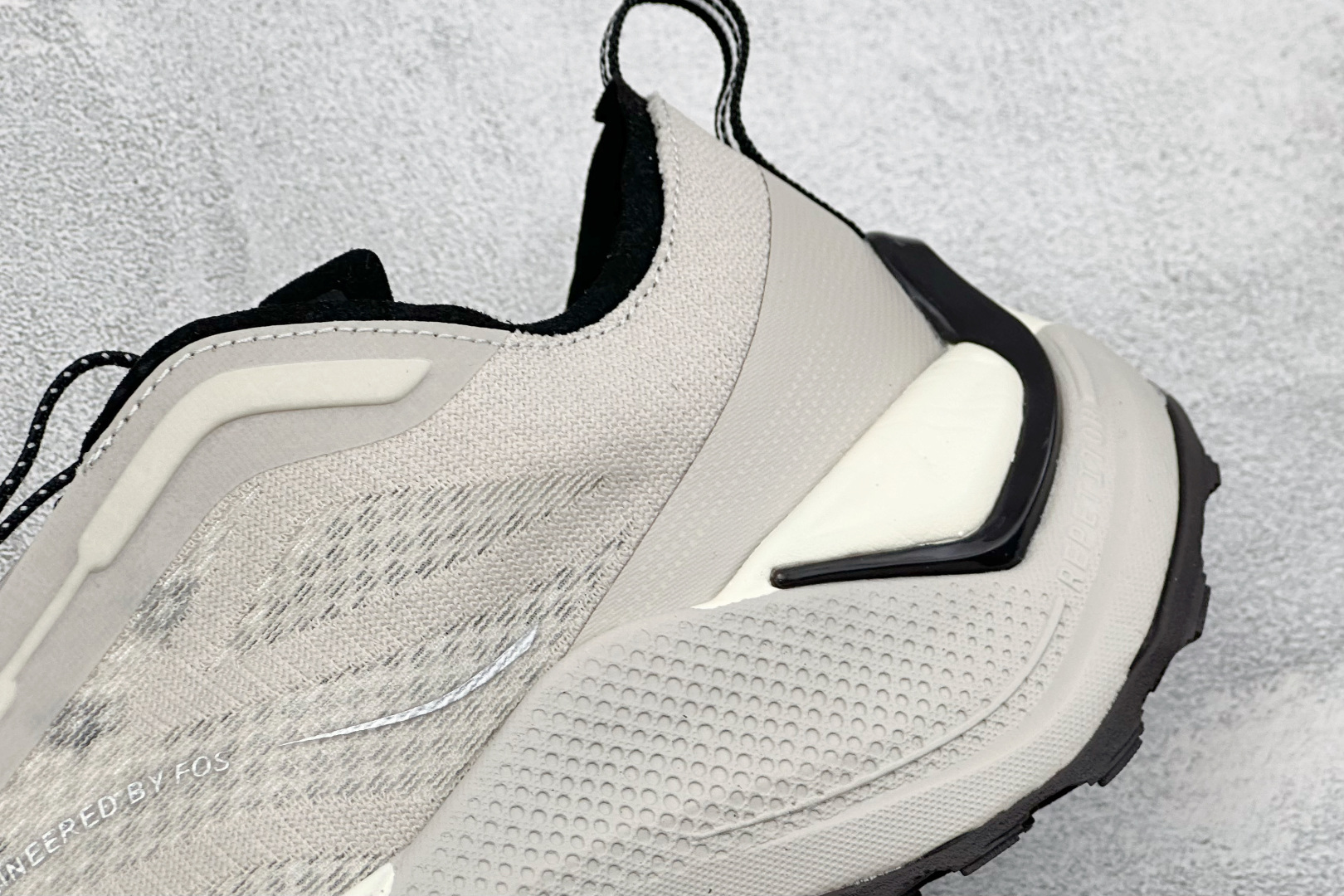 Adidas Holo Peak 阿迪达斯 防滑运动 舒适贴合 低帮越野跑鞋 货号: KZ9988 尺码: 36 36. Adidas Holo Peak 阿迪达斯 防滑运动 舒适贴合 低帮越野跑鞋 货号: KZ9988 尺码: 36 36.
