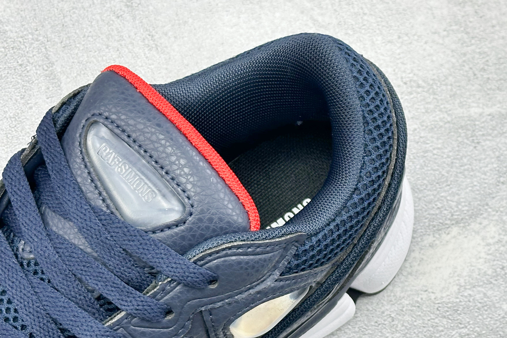 AD X RAF SIMONS 拉夫西蒙 Ozweego 先锋潮流 水泡 复古低帮休闲鞋 独家定制鞋盒 防层袋 卡片及可 AD X RAF SIMONS 拉夫西蒙 Ozweego 先锋潮流 水泡 复古低帮休闲鞋 独家定制鞋盒 防层袋 卡片及可