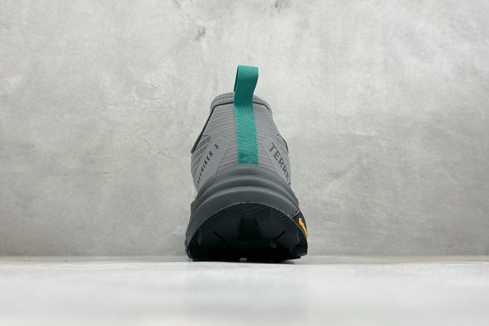 Adidas Terrex Freehiker 3 Low GTX 阿迪达斯透气缓震休闲生活鞋  货号：KA3855 尺