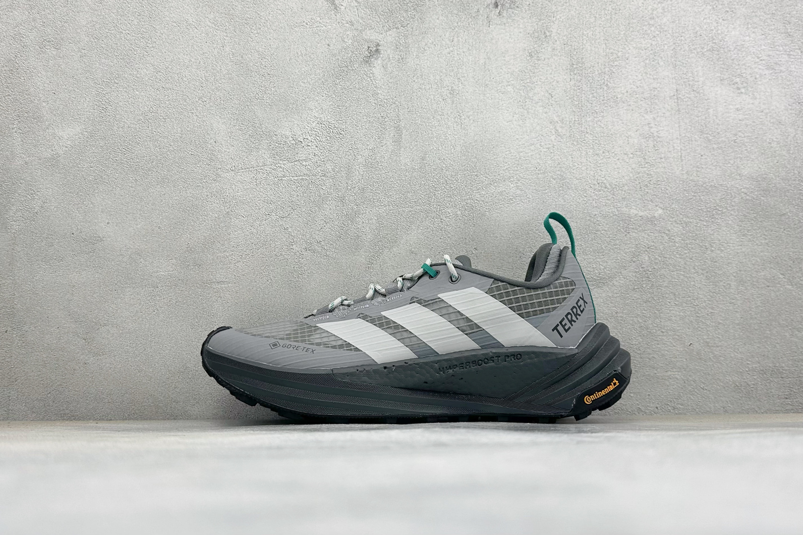 Adidas Terrex Freehiker 3 Low GTX 阿迪达斯透气缓震休闲生活鞋  货号：KA3855 尺