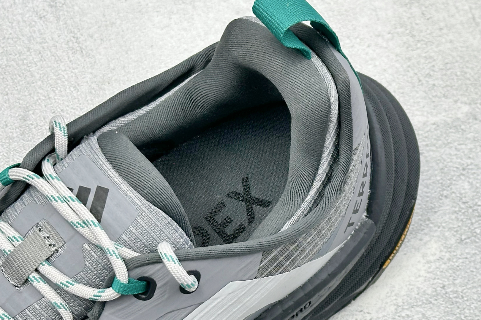 Adidas Terrex Freehiker 3 Low GTX 阿迪达斯透气缓震休闲生活鞋  货号：KA3855 尺
