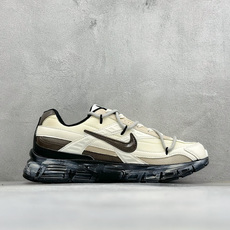 NIKE INITIATOR创始者系列 复古休闲运动舒适跑鞋 采用透气网眼鞋面和支撑覆盖层,自然运动设计的Phlyon NIKE INITIATOR创始者系列 复古休闲运动舒适跑鞋 采用透气网眼鞋面和支撑覆盖层,自然运动设计的Phlyon