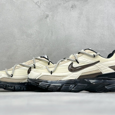 NIKE INITIATOR创始者系列 复古休闲运动舒适跑鞋 采用透气网眼鞋面和支撑覆盖层,自然运动设计的Phlyon NIKE INITIATOR创始者系列 复古休闲运动舒适跑鞋 采用透气网眼鞋面和支撑覆盖层,自然运动设计的Phlyon