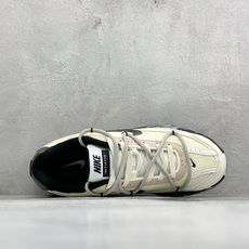 NIKE INITIATOR创始者系列 复古休闲运动舒适跑鞋 采用透气网眼鞋面和支撑覆盖层,自然运动设计的Phlyon NIKE INITIATOR创始者系列 复古休闲运动舒适跑鞋 采用透气网眼鞋面和支撑覆盖层,自然运动设计的Phlyon