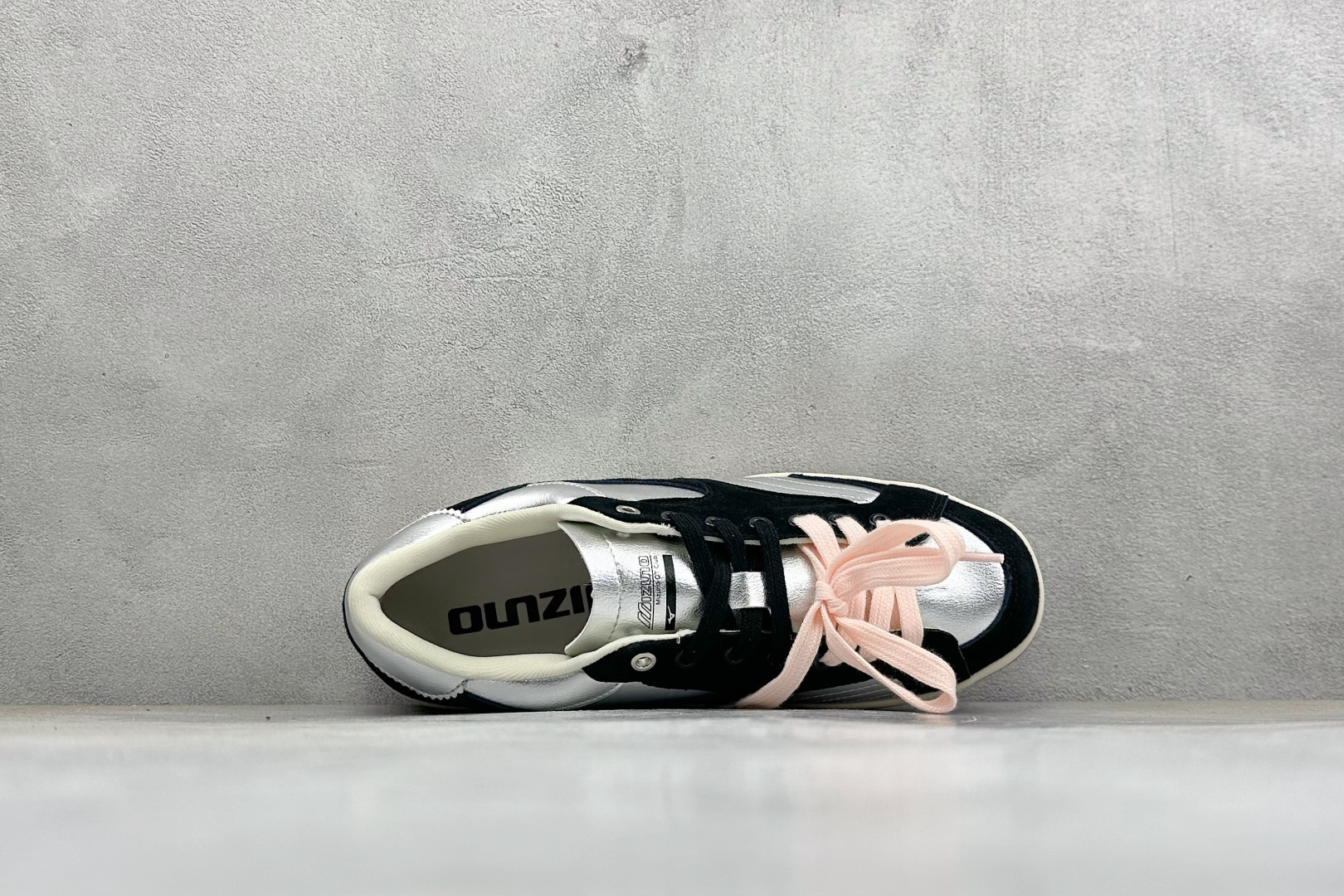 Mizuno美津浓 CT CLUB 舒适百搭 做旧设计 德训薄底低帮休闲鞋 沿袭MIZUNO经典薄底跑鞋廓形全新年轻化鞋 Mizuno美津浓 CT CLUB 舒适百搭 做旧设计 德训薄底低帮休闲鞋 沿袭MIZUNO经典薄底跑鞋廓形全新年轻化鞋