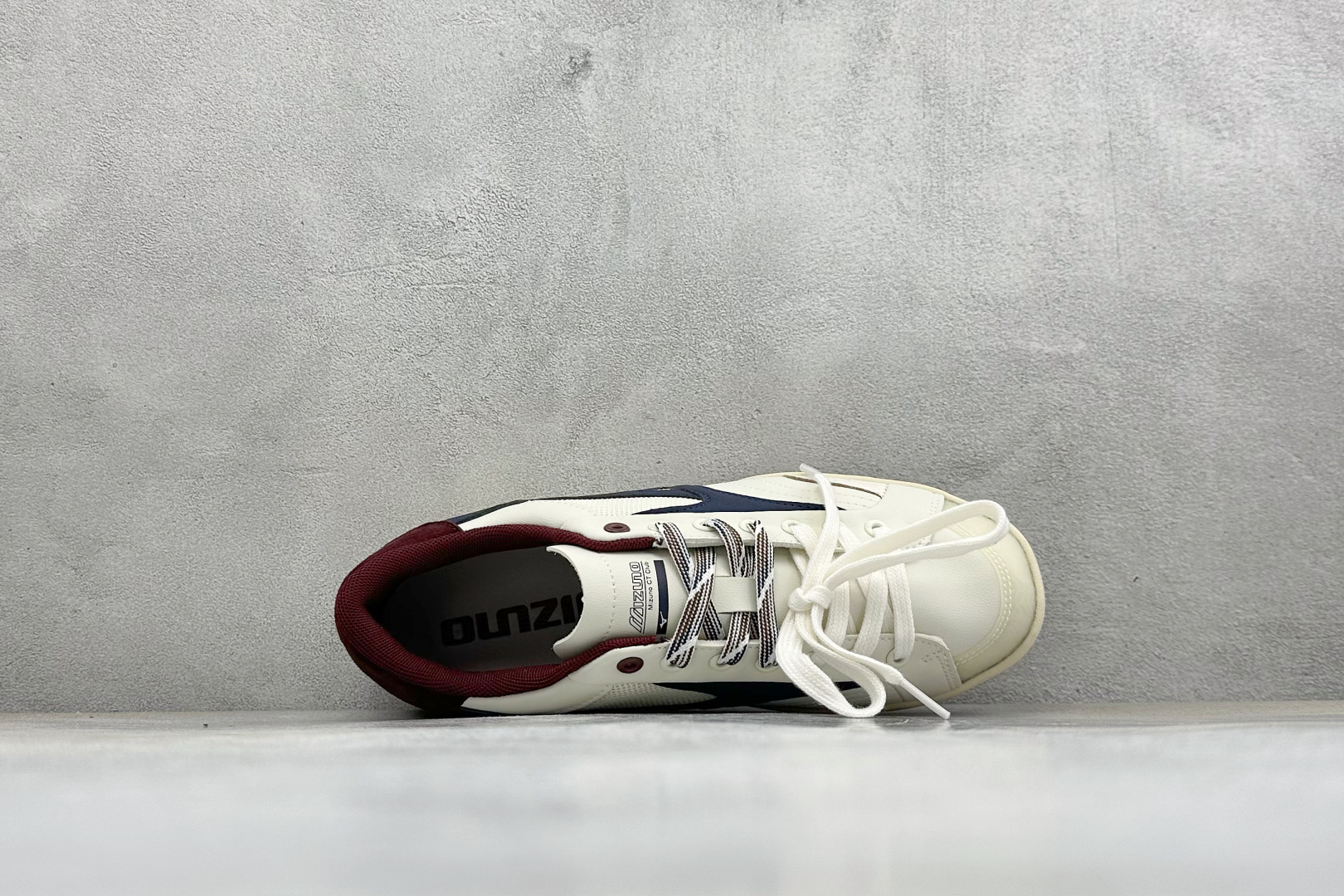 Mizuno美津浓 CT CLUB 舒适百搭 做旧设计 德训薄底低帮休闲鞋 沿袭MIZUNO经典薄底跑鞋廓形全新年轻化 Mizuno美津浓 CT CLUB 舒适百搭 做旧设计 德训薄底低帮休闲鞋 沿袭MIZUNO经典薄底跑鞋廓形全新年轻化